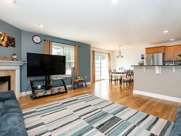 25 Village Dr — Photo 13