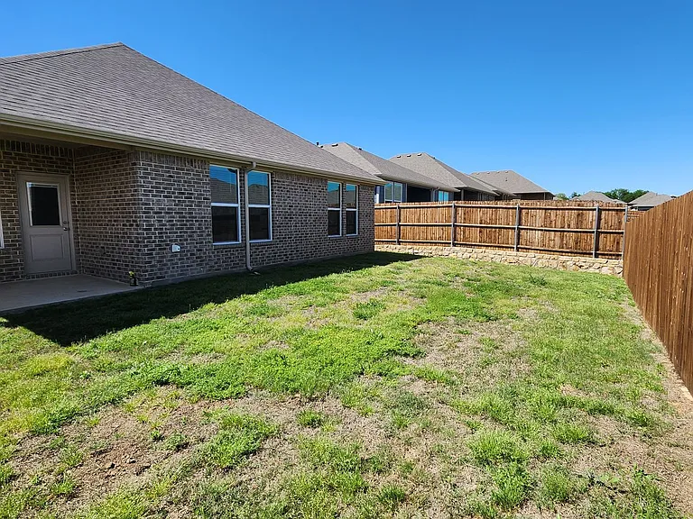 2221 Redwing Dr — Photo 38