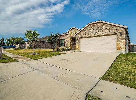 3rd image of 1235 Foxglove Ln
