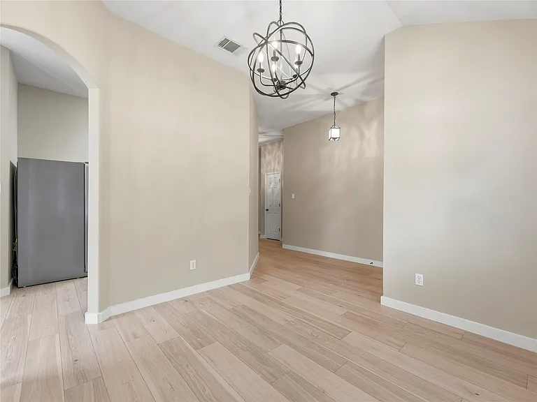 1004 Downridge Dr — Photo 9