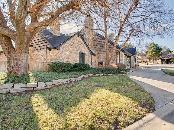 3rd image of 2529 Homestead Rd