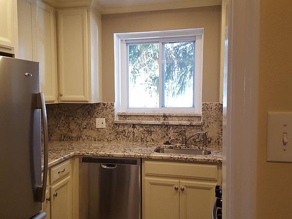 Kitchen - overview pic 1