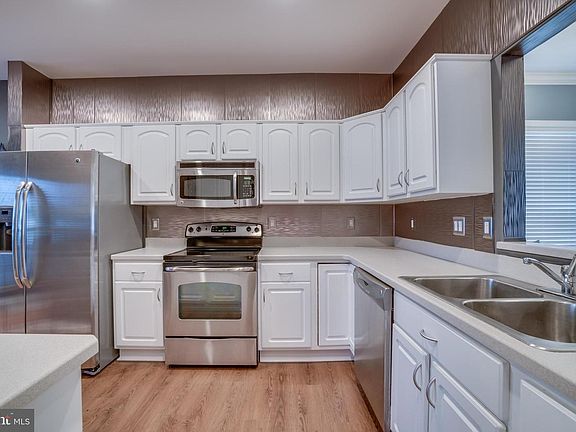 5th image of 16 Norwood Ln