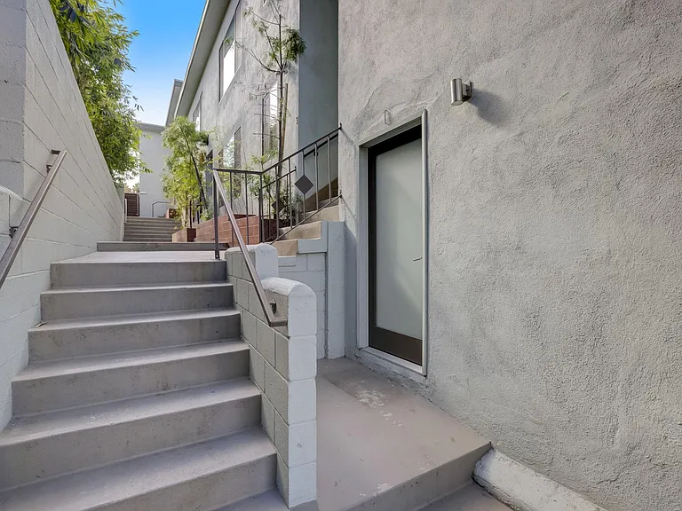 306 N Bonnie Brae St #1 — Photo 7