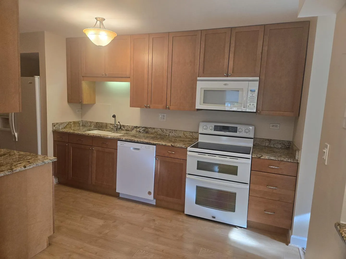 3 bed, 1700 sqft, $2,950 — Photo 3