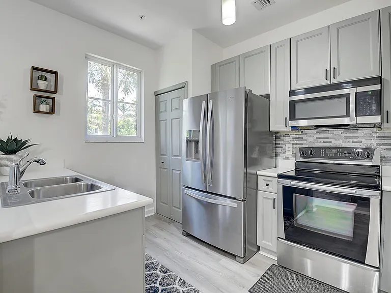 525 Bayfront Dr — Photo 15