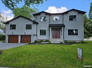 340 Ellen Pl, Paramus, NJ 07652