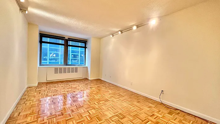 Rented by The Agency | media 7