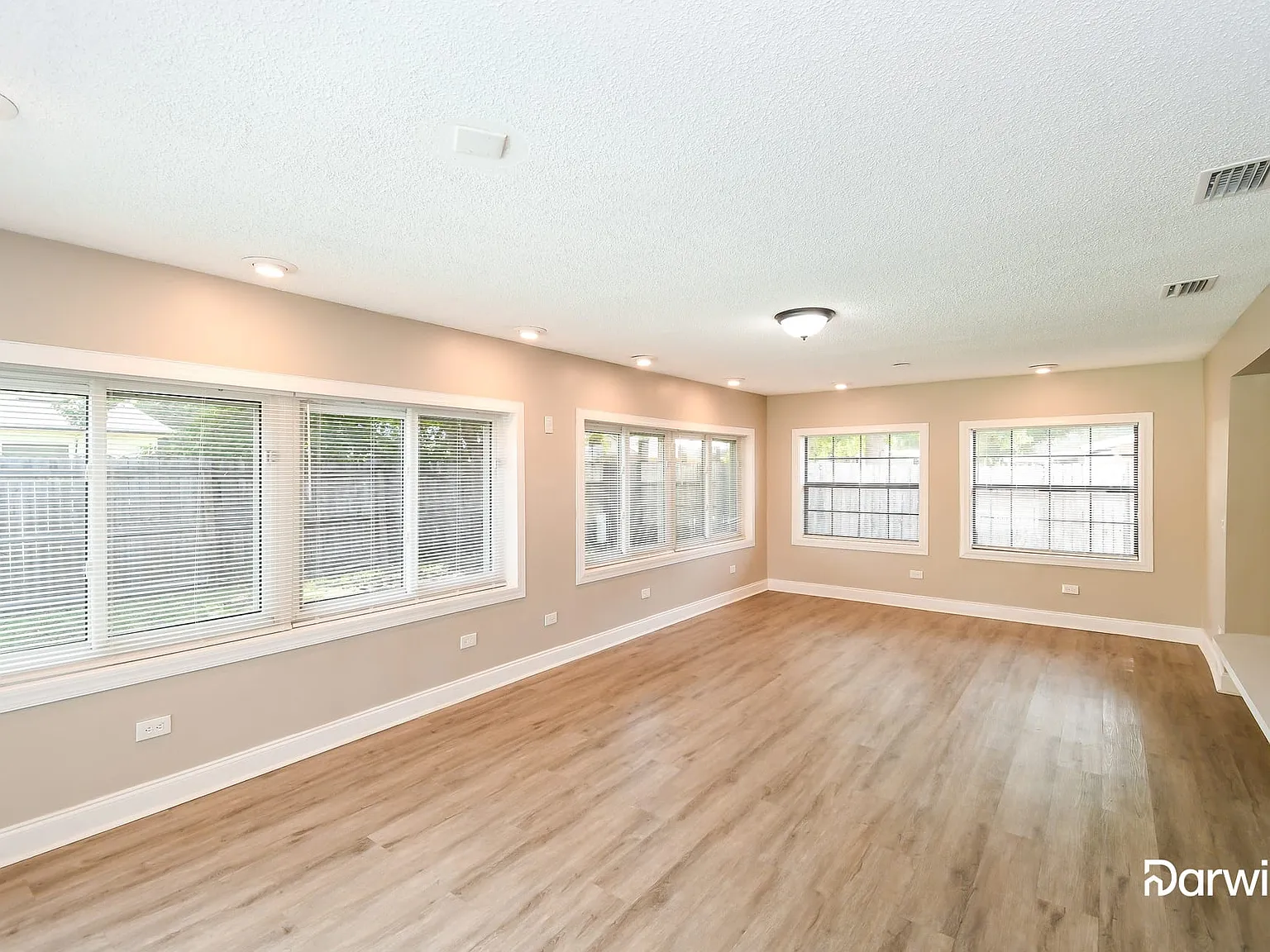 3 bed, 2.0 bath, 1694 sqft, $1,895 — Photo 4