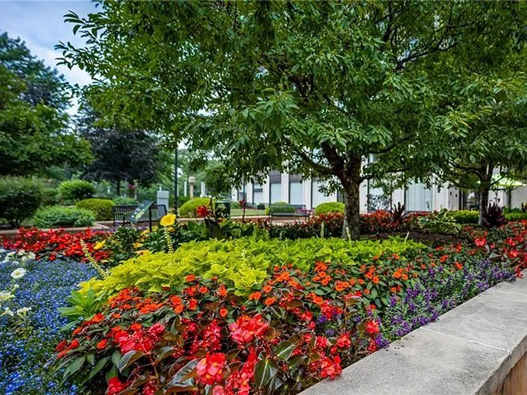 320 Fort Duquesne Blvd #12M — Photo 25