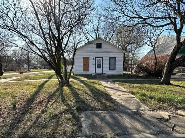 221 S 13th St, Independence, KS 67301