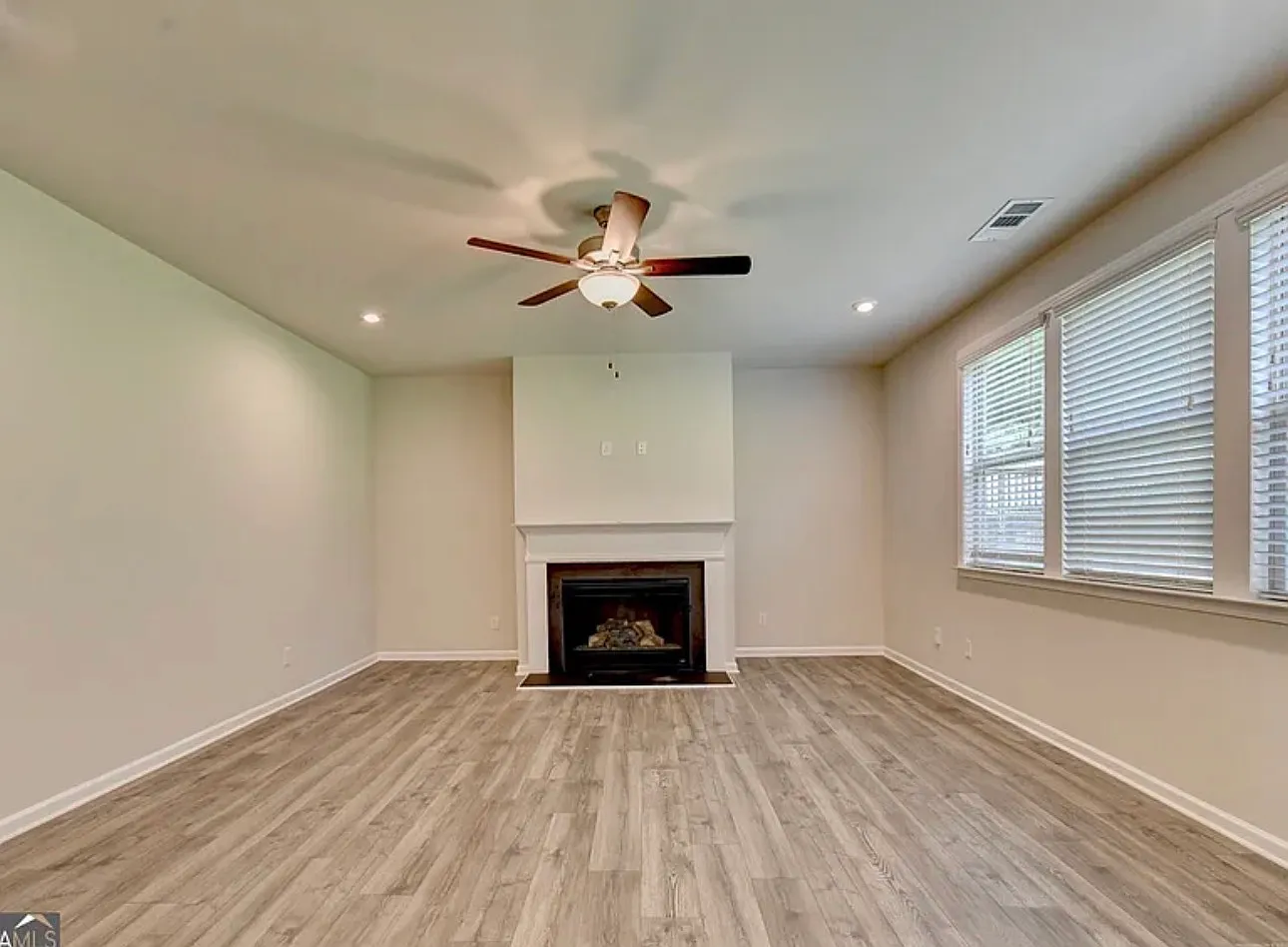 4 bed, 3.5 bath, 3173 sqft, $2,800 — Photo 2