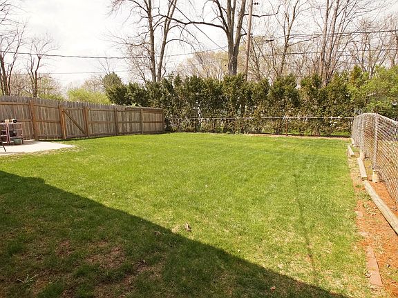 3rd image of 623 W Timothy Dr