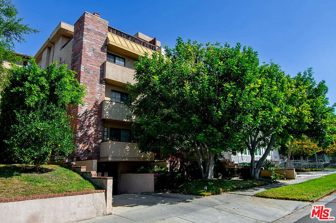 2 bed, 2.0 bath, 1492 sqft, $4,500 — Photo 2