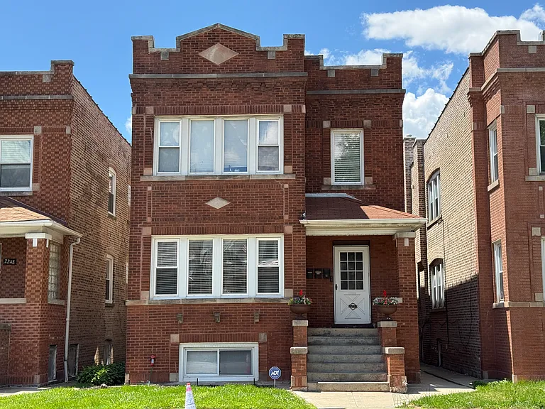 2252 N Laramie Ave #G — Photo 1