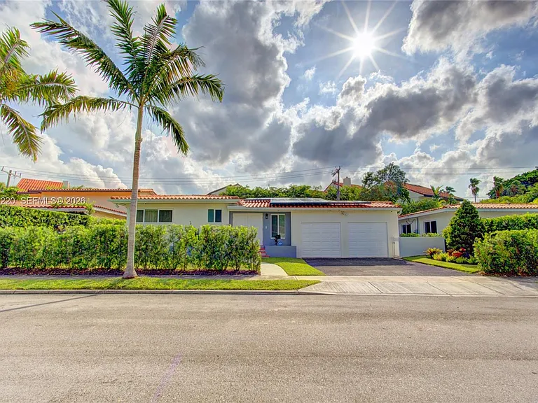 3508 Crystal View Ct — Photo 2