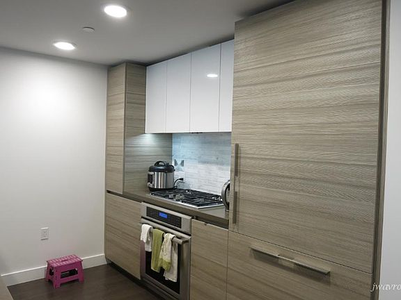 5th image of 738 Long Bridge St APT 403
