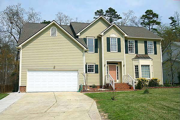 Large 5 Bedroom home in "move-in" condition. Close to everything