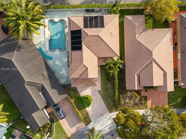 15422 SW 41st Ter, Miami, FL 33185