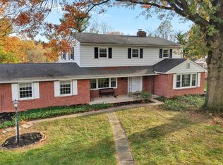 821 Hillaire Rd, Lancaster, PA 17601