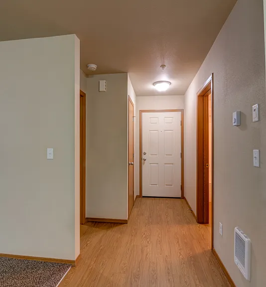 Macintosh Court Apartments — Photo 12