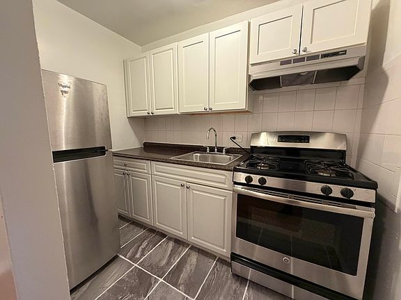 4th image of 425 E 96th St APT 4L