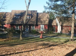 17 College Ln, Millbrook, NY 12545