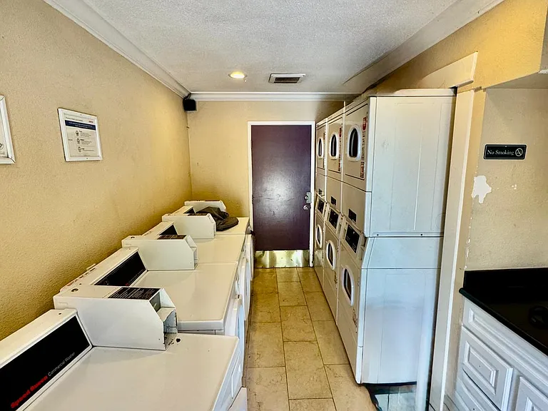 450 Alameda Del Prado #I — Photo 3