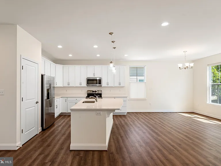 105 Amberfield Ct — Photo 6