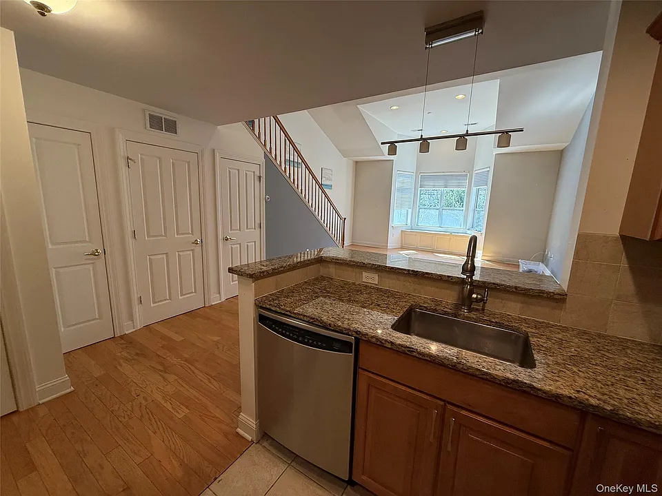 1405 Round Pointe Dr