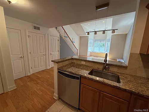 1405 Round Pointe Dr Photo 1