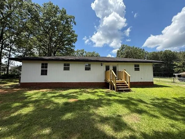 328 Old Airport Rd — Photo 2