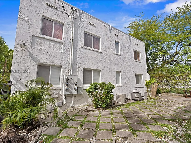109 NW 6th Ave #8 — Photo 25