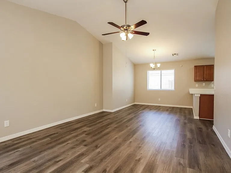 23257 W Cocopah St — Photo 5