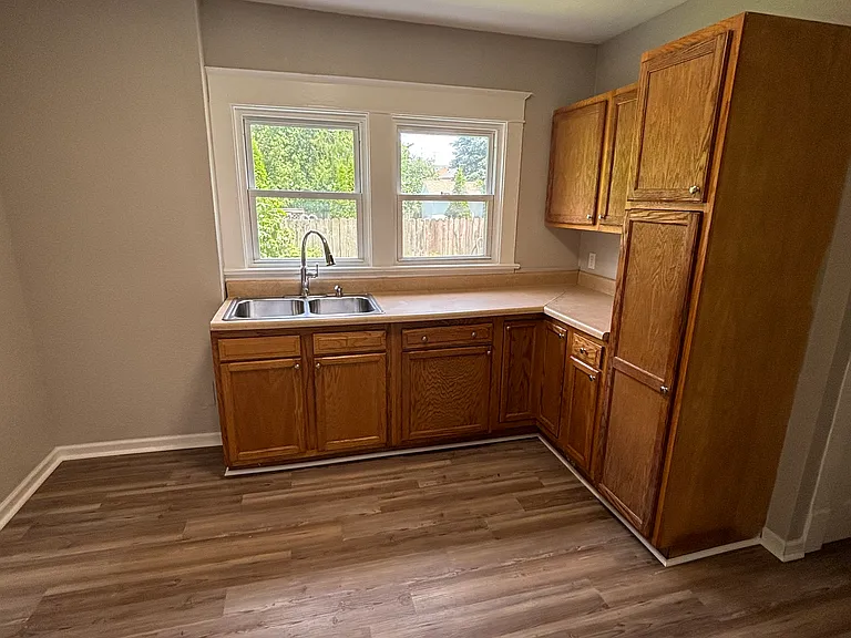 3827 1/2 Lockwood Ave — Photo 5