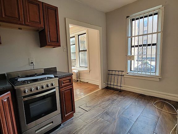 2nd image of 552 Flatbush Ave #3L