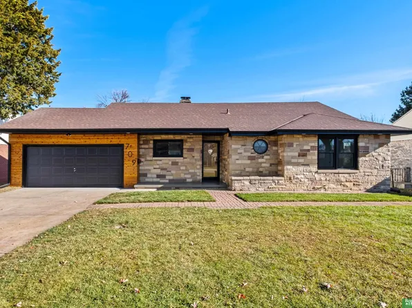 709 N 72nd Ave, Omaha, NE 68114