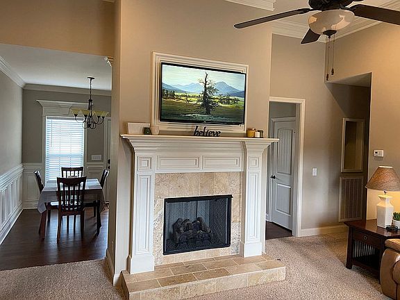 Gas fireplace, 50" TV