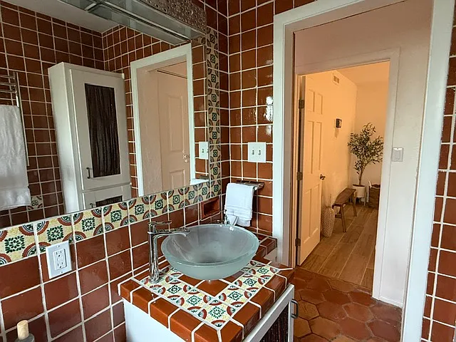 527 E Alameda St — Photo 12
