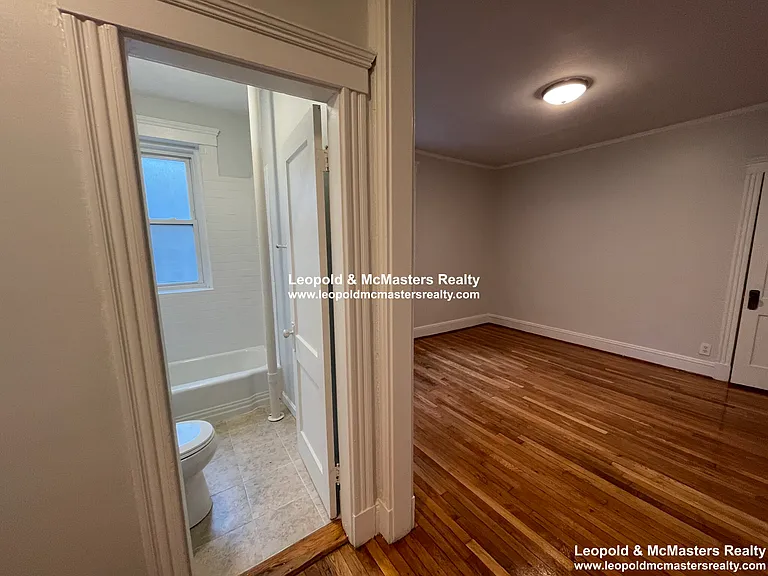 Gorden St Apartments — Photo 29