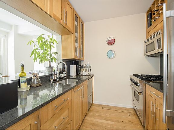 4th image of 88 Greenwich St APT 2605