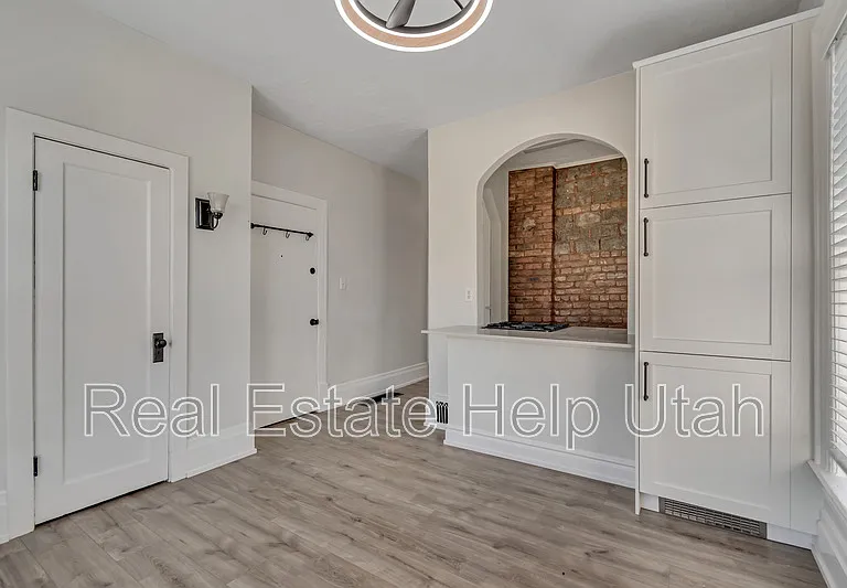 365 S Elizabeth St #3 — Photo 2