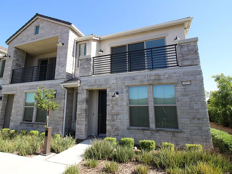 10991 N Blackberry Dr — Photo 1
