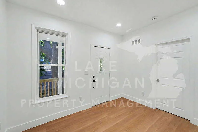 815 Davis Ave NW — Photo 4