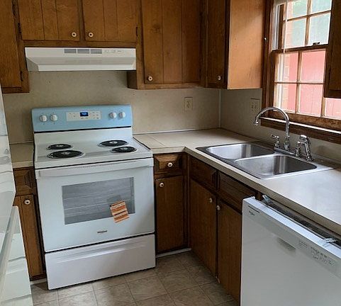 4th image of 2222 Wexford Dr APT B