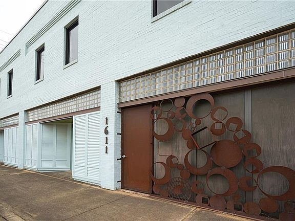 3rd image of 1611 Washington St