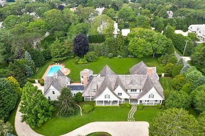 1st image of 8 Jericho Ln