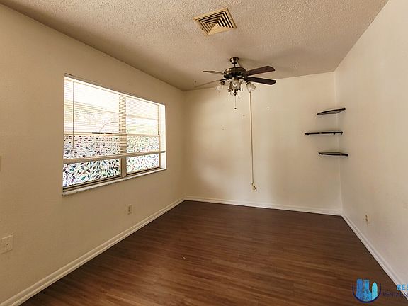 4th image of 221 NW Jefferson Cir N #23