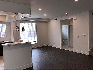 5th image of 14611 Delano St #105