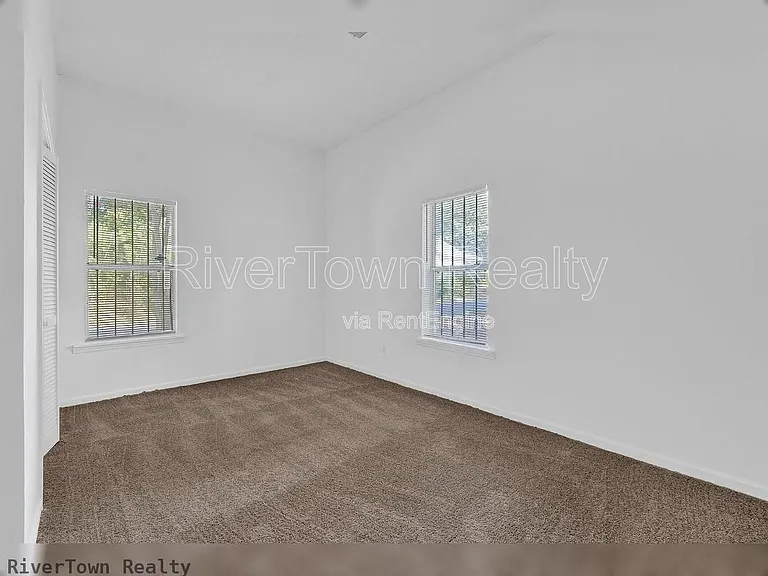 439 Simpson Ave — Photo 8